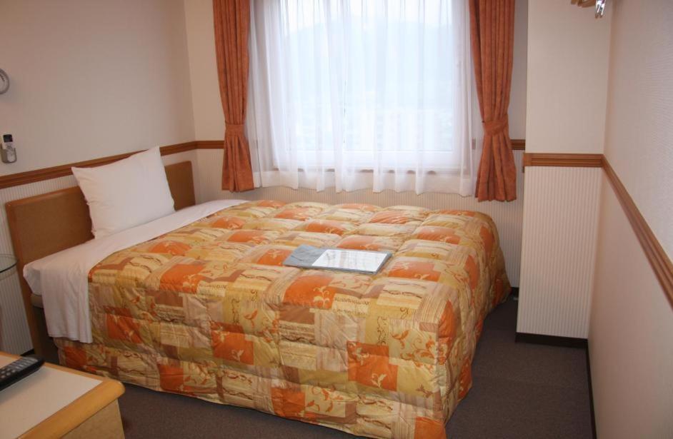 Toyoko Inn Shonan Hiratsuka Eki Kita Guchi No 2 Quarto foto